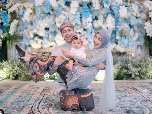 8 Foto Tedak Sinten Baby Moana Anak Ria Ricis, Mewah Didominasi Warna Biru