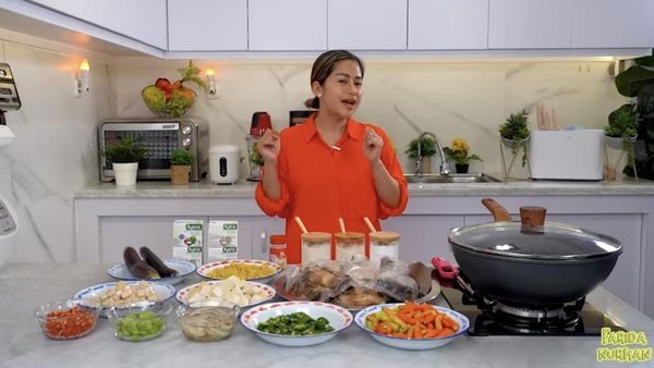 Potret Dapur Farida Nurhan yang Minimalis Buat Konten Masak