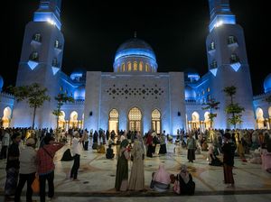 Foto-foto Salat Tarawih Pertama di Sejumlah Wilayah Indonesia