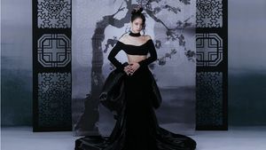 7 Gaya Jisoo BLACKPINK Pakai Outfit Rp 258 Juta di Teaser Video Klip Flower