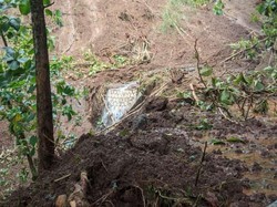 Jalan di Batuwarno Wonogiri Tertutup Longsor, Pengendara Harus Memutar 20 Km