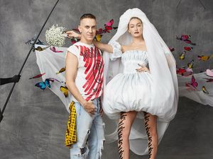 Jeremy Scott Tinggalkan Moschino Setelah 10 Tahun Jadi Direktur Kreatif Jeremy Scott Tinggalkan Moschino Setelah 10 Tahun Jadi Direktur Kreatif