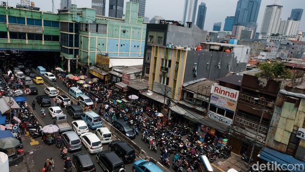 Kawasan Tanah Abang Terpantau Macet Jelang Puasa