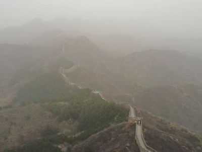 Kelabu di Tembok China Imbas Badai Pasir