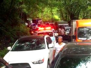 Lalin Poros Maros-Bone Macet Parah di Camba, Sopir Curhat Sulit Kejar Setoran Lalin Poros Maros-Bone Macet Parah di Camba, Sopir Curhat Sulit Kejar Setoran