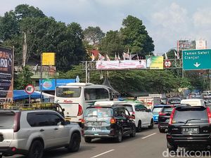 One Way Berakhir, Kendaraan dari Jakarta ke Puncak Antre di Simpang Gadog