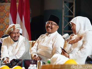 Momen Akrab Gus Sadad dengan Khofifah, Bujuk Rayu Jadi Cawapres Prabowo? Momen Akrab Gus Sadad dengan Khofifah, Bujuk Rayu Jadi Cawapres Prabowo?