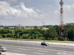 Kondisi Arus Lalin Gerbang Tol Cikampek Utama Siang Ini Kondisi Arus Lalin Gerbang Tol Cikampek Utama Siang Ini