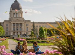 Merujuk Pada Kelamin Wanita, Kampanye Wisata Kota Ini Bikin Warga Kesal