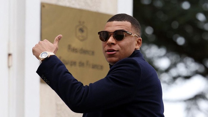 Frances forward Kylian Mbappe arrives  in Clairefontaine-en-Yvelines on March 20, 2023 as part of the teams preparation for upcoming UEFA Euro 2024 football tournament qualifying matches. - France will play against the Netherlands on March 24 and Ireland on March 27, 2023, in the Group B of Euro 2024 qualifiers. (Photo by FRANCK FIFE / AFP) (Photo by FRANCK FIFE/AFP via Getty Images)