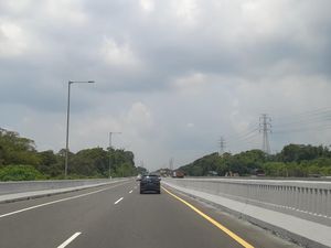 Kejagung Tetapkan Direktur Bukaka Teknik Utama Jadi Tersangka Korupsi Tol MBZ Kejagung Tetapkan Direktur Bukaka Teknik Utama Jadi Tersangka Korupsi Tol MBZ