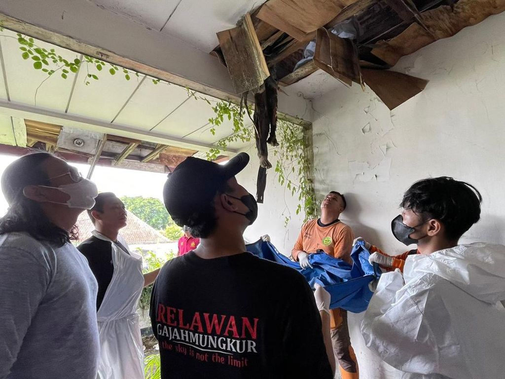 Mayat Pria Membusuk di Plafon Rumah Kosong Gajahmungkur Semarang