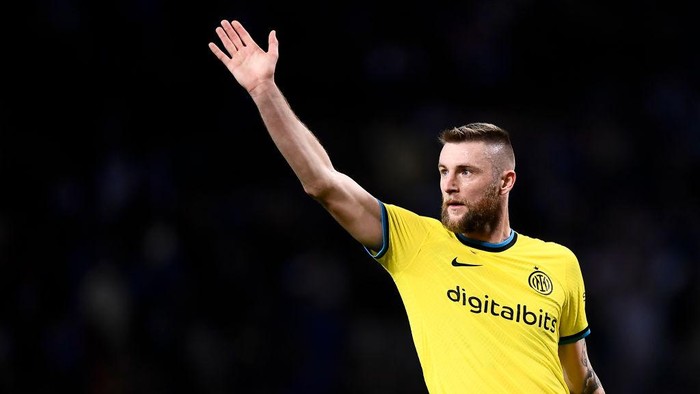 ESTADIO DO DRAGAO, PORTO, PORTUGAL - 2023/03/14: Milan Skriniar of FC Internazionale gestures at the end of the UEFA Champions League round of 16 football match between FC Porto and FC Internazionale. The match ended 0-0 tie, FC Internazionale won 1-0 on aggregate and moved on to the next round. (Photo by Nicolò Campo/LightRocket via Getty Images)