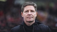 Oliver Glasner, pelatih Eintracht Frankfurt, kabarnya juga diincar Tottenham. Musim lalu, ia bisa mempersembahkan gelar Liga Europa bagi klub Bundesliga tersebut. (Foto: Maja Hitij/Getty Images)
