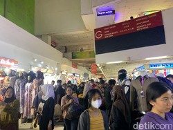 Melihat Suasana Pasar Tanah Abang Ramai Pengunjung Saat Libur Nyepi 2023