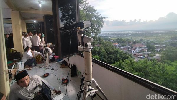 Melihat Pemantauan Hilal 1 Ramadhan 2023 di Bukit Condrodipo Gresik