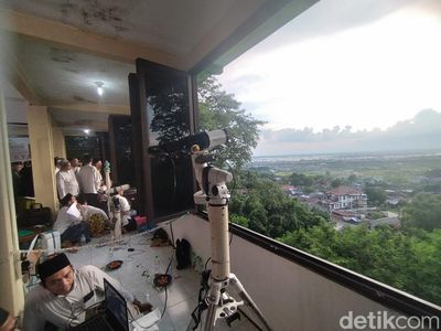 Melihat Pemantauan Hilal 1 Ramadhan 2023 di Bukit Condrodipo Gresik