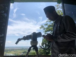 Cuaca Cerah! Lembaga Falakiyah Optimis Hilal Terlihat di Bukit Condrodipo Cuaca Cerah! Lembaga Falakiyah Optimis Hilal Terlihat di Bukit Condrodipo