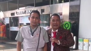 Ini Edi Sanjaya, Cleaning Service Jujur Kembalikan Dompet Hotman Paris