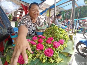 Ketiban Berkah, Omzet Pedagang Bunga Tabur Kota Blitar Naik 50 Persen