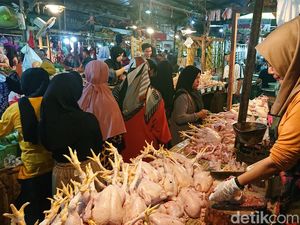 Naiknya Harga Kebutuhan Pokok Bikin Warga Pusing Atur Uang Naiknya Harga Kebutuhan Pokok Bikin Warga Pusing Atur Uang