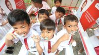 Peringati World Oral Health Day, Ratusan Siswa SD Belajar Cara Sikat Gigi