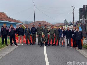 Umat Islam Jaga Portal Jalan Saat Warga Hindu Tengger Tapa Brata Nyepi Umat Islam Jaga Portal Jalan Saat Warga Hindu Tengger Tapa Brata Nyepi