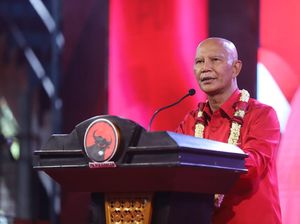 Said Perintahkan Kader PDIP Kibarkan Bendera Setengah Tiang untuk Whisnu Said Perintahkan Kader PDIP Kibarkan Bendera Setengah Tiang untuk Whisnu