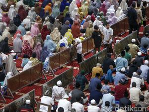 Keistimewaan Sholat Tarawih Malam ke-16, Dijauhkan dari Api Neraka