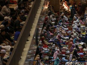 Mana Penulisan yang Benar, Tarawih atau Taraweh? Ini Penjelasannya