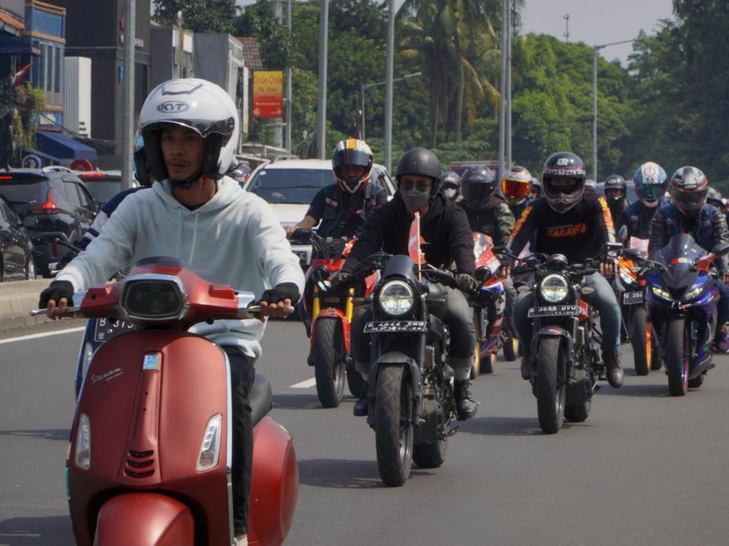 Gas Tipis-tipis Jelang Ramadan, Puluhan Bikers Riding Bareng di Eneos Otorun 2023 Gas Tipis-tipis Jelang Ramadan, Puluhan Bikers Riding Bareng di Eneos Otorun 2023