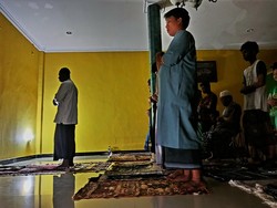 Nyepi, Umat Muslim Kampung Bugis-Banjar Adat Celuk Salat Tarawih di Rumah
