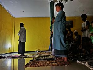 Nyepi, Umat Muslim Kampung Bugis-Banjar Adat Celuk Salat Tarawih di Rumah Nyepi, Umat Muslim Kampung Bugis-Banjar Adat Celuk Salat Tarawih di Rumah
