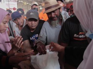 Sambut Ramadan, Relawan Sandi Uno Gelar Bazar Sembako Murah di Bekasi Sambut Ramadan, Relawan Sandi Uno Gelar Bazar Sembako Murah di Bekasi