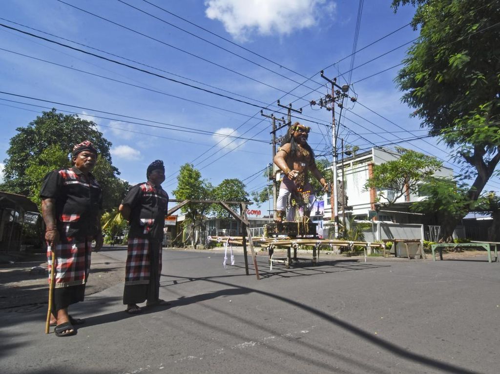 Suasana Jalanan di Lombok Saat Hari Raya Nyepi