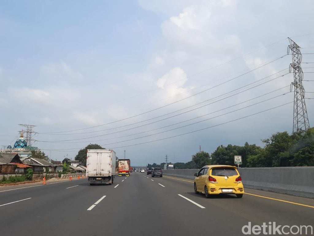 Libur Nyepi, 17 Ribu Kendaraan Keluar Jakarta Via Tol Cikampek Sore Ini Libur Nyepi, 17 Ribu Kendaraan Keluar Jakarta Via Tol Cikampek Sore Ini