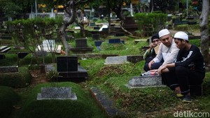 Doa Ziarah Kubur saat Lebaran, Yuk Mari Amalkan!
