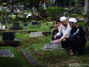 Doa Ziarah Kubur saat Lebaran, Yuk Mari Amalkan! Doa Ziarah Kubur saat Lebaran, Yuk Mari Amalkan!