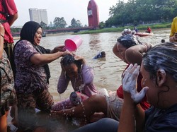 Keramas Setiap Hari, Aman atau Harus Dihindari?