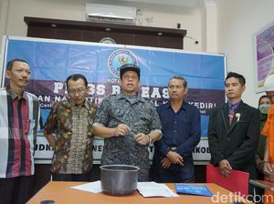 Tukang Parkir di Kediri Ditangkap gegara Nyambi Jadi Pengedar Sabu Tukang Parkir di Kediri Ditangkap gegara Nyambi Jadi Pengedar Sabu