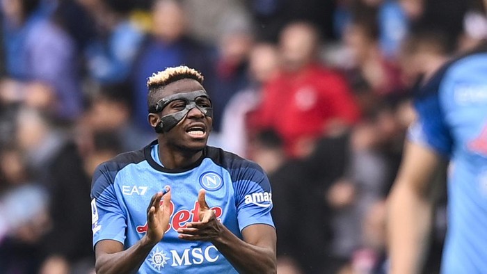 Napolis Victor Osimhen celebrates after scoring during the Serie A soccer match between Torino and Napoli at the Turin Olympic stadium, Italy, Sunday, March 19, 2023. (Fabio Ferrari/LaPresse via AP)