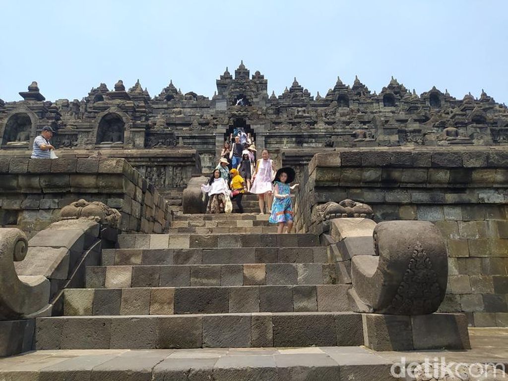 Wisatawan Boleh Naik Candi Borobudur, Begini Cara dan Harga Tiketnya Wisatawan Boleh Naik Candi Borobudur, Begini Cara dan Harga Tiketnya