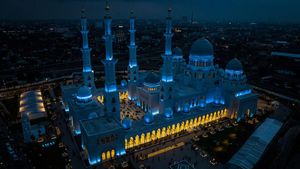 Terpesona Megahnya Masjid Raya Sheikh Zayed di Awal Ramadan