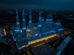 Terpesona Megahnya Masjid Raya Sheikh Zayed di Awal Ramadan