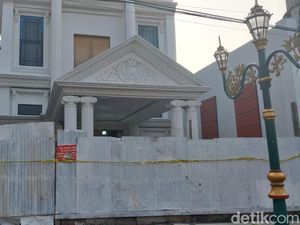 Rumah Wahyu Kenzo di Kayutangan Kota Malang Disegel Bareskrim Rumah Wahyu Kenzo di Kayutangan Kota Malang Disegel Bareskrim