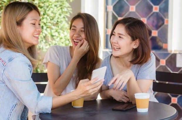 Berbagi Ampuh Asah Empati dan Tingkatkan Hormon Bahagia. Foto Freepik.com: tirachardz Berbagi Ampuh Asah Empati dan Tingkatkan Hormon Bahagia. Foto Freepik.com: tirachardz