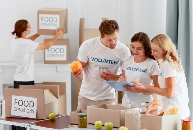 Berbagi Tingkatkan Koneksi dan Kualitas dalam Relasi Sosial. Foto Freepik.com: Freepik Berbagi Tingkatkan Koneksi dan Kualitas dalam Relasi Sosial. Foto Freepik.com: Freepik