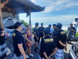 Bule Berkemah Saat Nyepi Berujung Ancaman Deportasi