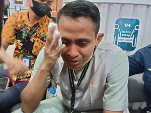 OB Penemu Dompet Hotman Paris Nangis saat Disinggung Sifat Jujur OB Penemu Dompet Hotman Paris Nangis saat Disinggung Sifat Jujur