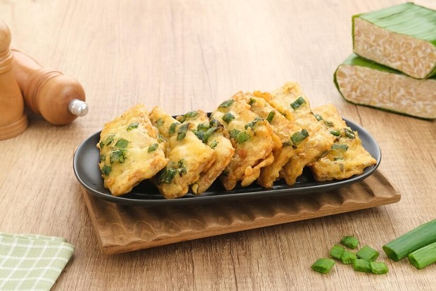 Selain membuat tubuh mudah lemas, kebiasaan konsumsi gorengan saat sahur juga berisiko mengganggu kesehatan tenggorokan.